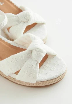 Next Riemensandalette - White Broderie -Trend Schuh Verkauf 24167a13919944059098ae8f0e685b97