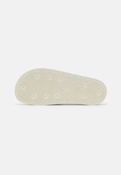 Adidas Originals ADILETTE UNISEX - Badesandale - Grey One/core White/off White -Trend Schuh Verkauf 54808aa25f96493887eee223227af029