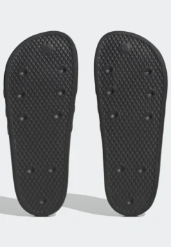 Adidas Originals ADIFOM ADILETTE UNISEX - Badesandale - Core Black Cloud White Core Black -Trend Schuh Verkauf a3b1bd2ab1994885ab5d26a780636c75