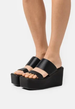 CASSIE DOUBLE STRAP WEDGE - Pantolette Hoch - Black