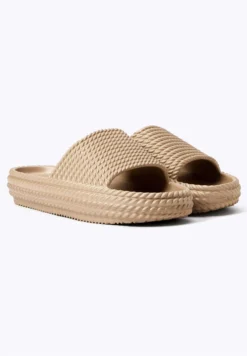Oysho METALLIC BRAIDED - Badesandale - Goldcoloured -Trend Schuh Verkauf d8f20febf04b436eb7c13b2d870006c6
