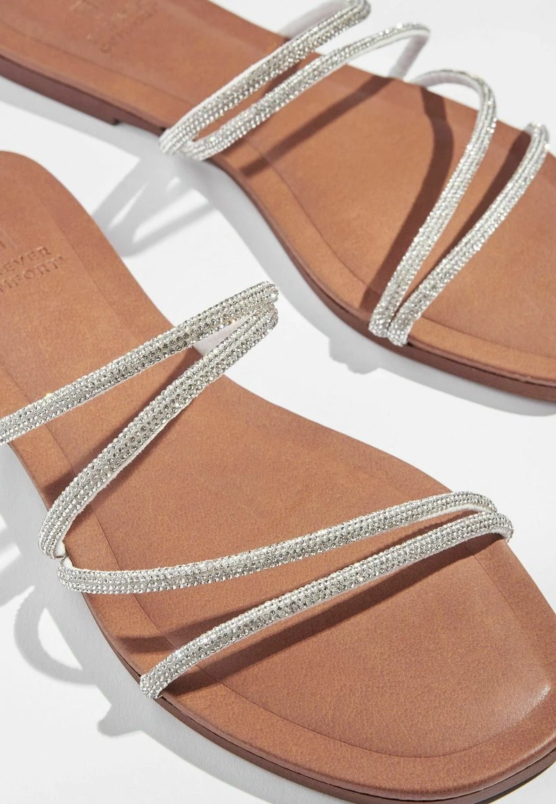 Next FOREVER COMFORT EMBELLISHED GLITTERY ASYMMETRICAL STRAPPY - Pantolette Flach - Silver 5 Next FOREVER COMFORT EMBELLISHED GLITTERY ASYMMETRICAL STRAPPY - Pantolette Flach - Silver – Bild 5